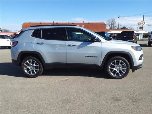2024 Jeep Compass Latitude Lux in Greensburg, IN - Acra Automotive Group