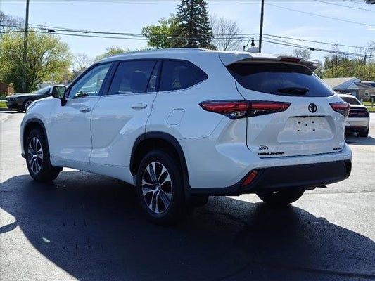 2021 Toyota Highlander XLE in Greensburg, IN - Acra Automotive Group