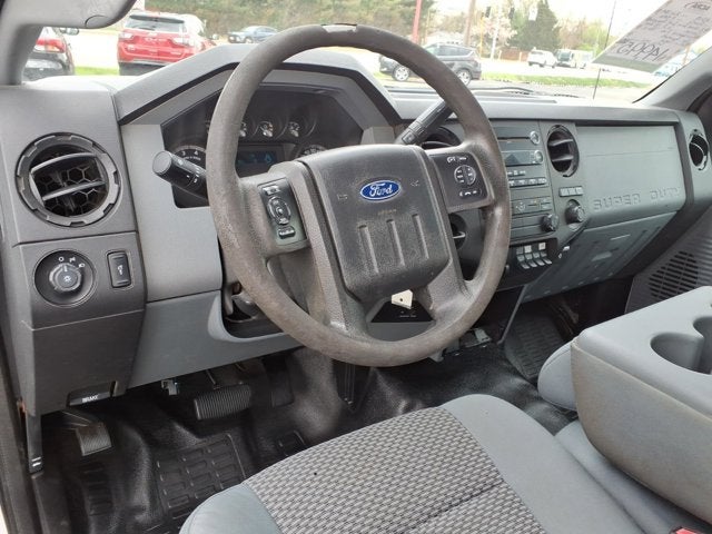 2013 Ford Super Duty F-350 DRW REG CAB 2WD UTILITY BED