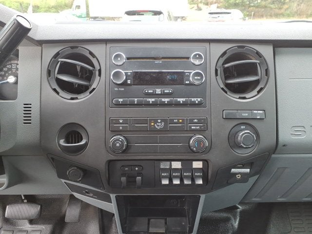 2013 Ford Super Duty F-350 DRW REG CAB 2WD UTILITY BED