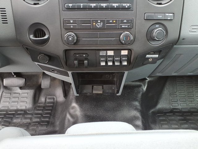 2013 Ford Super Duty F-350 DRW REG CAB 2WD UTILITY BED