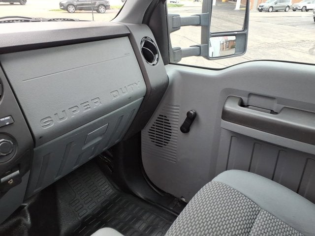 2013 Ford Super Duty F-350 DRW REG CAB 2WD UTILITY BED