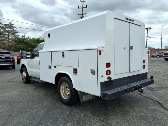 2013 Ford Super Duty F-350 DRW REG CAB 2WD UTILITY BED