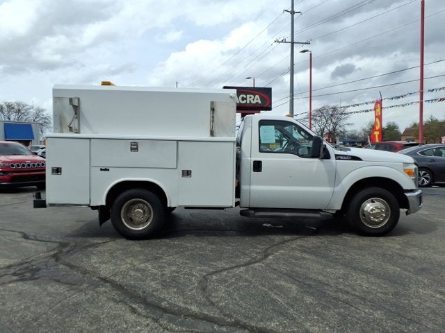 2013 Ford Super Duty F-350 DRW REG CAB 2WD UTILITY BED