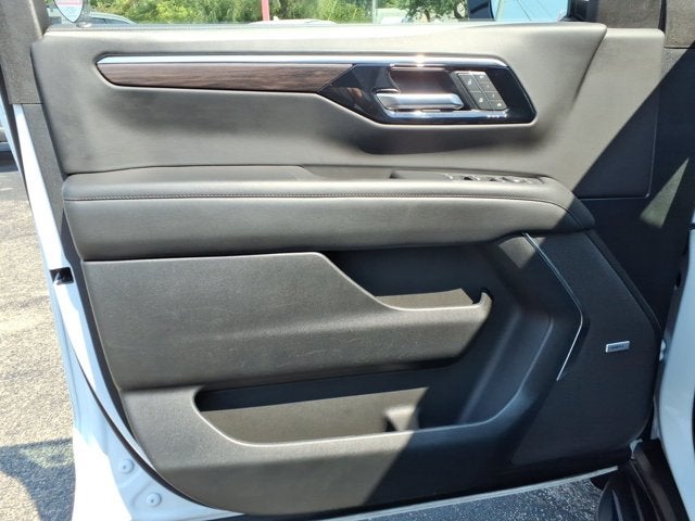 2025 Chevrolet Suburban LT
