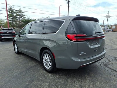 2025 Chrysler Pacifica Select