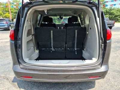 2023 Chrysler Voyager LX