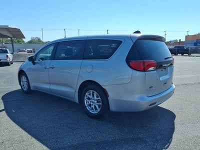 2022 Chrysler Voyager LX