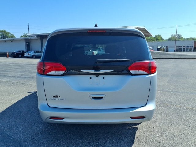 2022 Chrysler Voyager LX