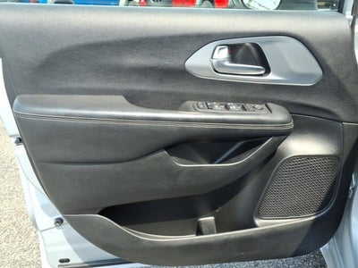 2023 Chrysler Pacifica Touring