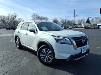 2023 Nissan Pathfinder SL