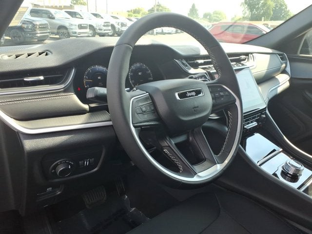 2027 Jeep Grand Cherokee Laredo X
