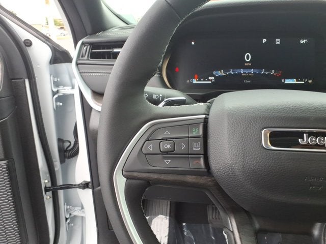 2027 Jeep Grand Cherokee Laredo Altitude
