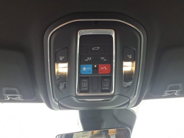 2027 Jeep Grand Cherokee Laredo Altitude