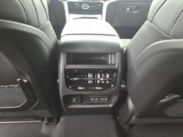 2027 Jeep Grand Cherokee Laredo Altitude