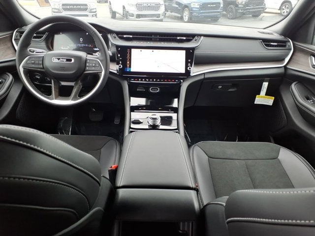 2027 Jeep Grand Cherokee Laredo Altitude