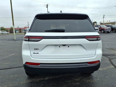 2027 Jeep Grand Cherokee Laredo Altitude