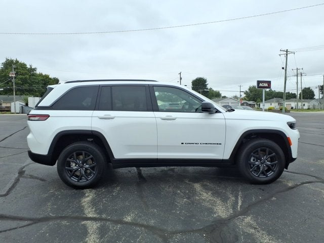 2027 Jeep Grand Cherokee Laredo Altitude