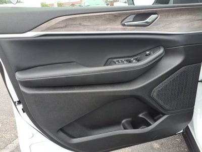 2027 Jeep Grand Cherokee Laredo Altitude