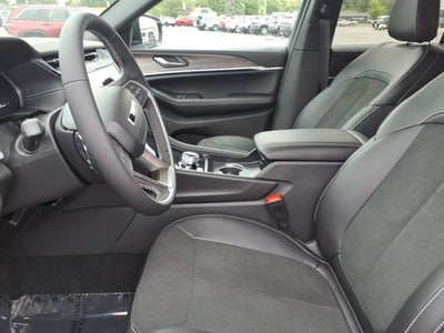 2027 Jeep Grand Cherokee Laredo Altitude