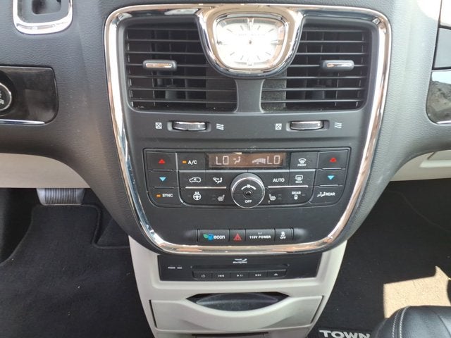 2015 Chrysler Town & Country Touring-L