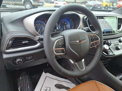 2025 Chrysler Pacifica Pinnacle