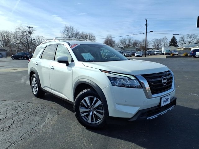 2023 Nissan Pathfinder SL