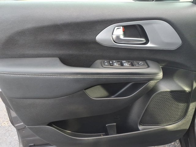 2023 Chrysler Pacifica Touring