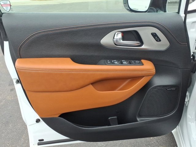 2025 Chrysler Pacifica Pinnacle