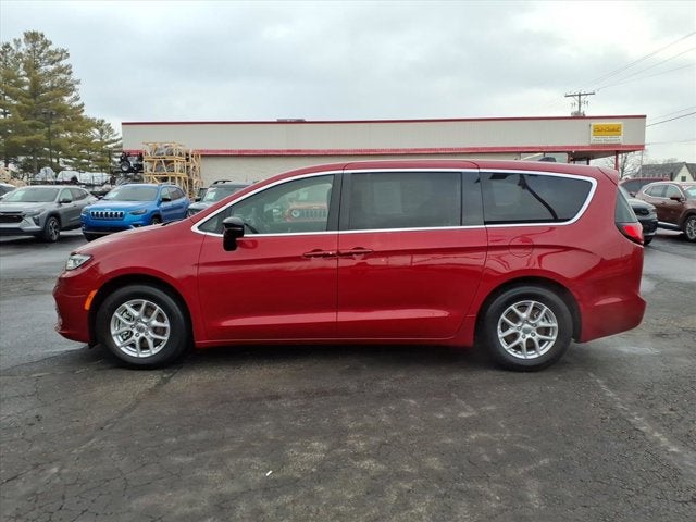 2025 Chrysler Pacifica Select