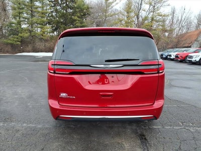 2025 Chrysler Pacifica Select