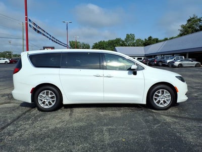 2023 Chrysler Voyager LX