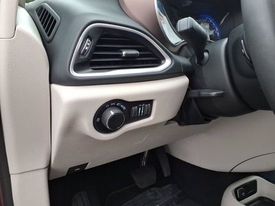 2022 Chrysler Voyager LX