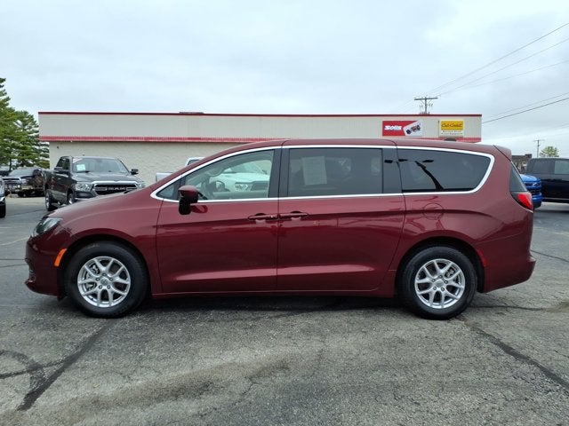 2022 Chrysler Voyager LX