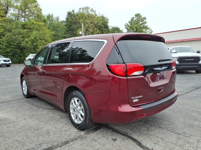 2022 Chrysler Voyager LX