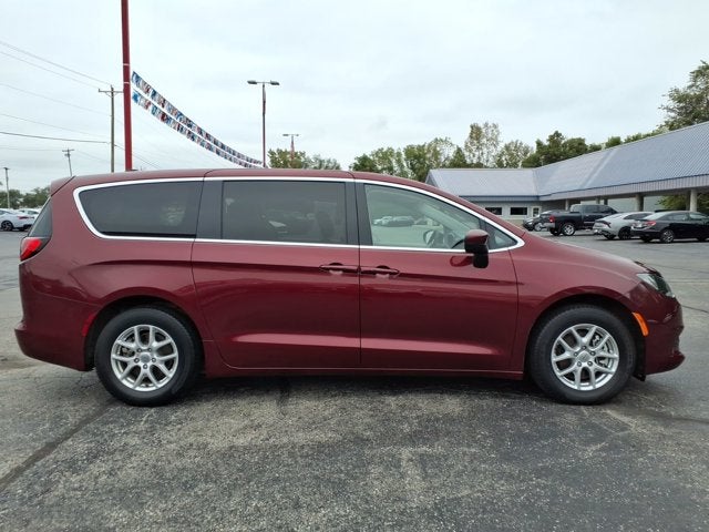 2022 Chrysler Voyager LX