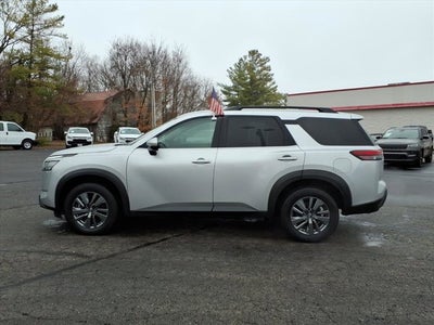 2024 Nissan Pathfinder SV