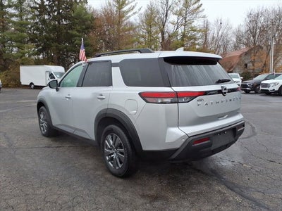 2024 Nissan Pathfinder SV