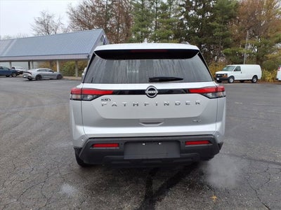 2024 Nissan Pathfinder SV