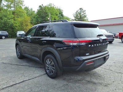 2024 Nissan Pathfinder SV