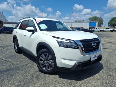 2025 Nissan Pathfinder SV