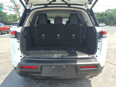 2025 Nissan Pathfinder SV