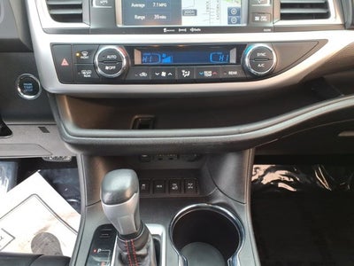 2019 Toyota Highlander SE