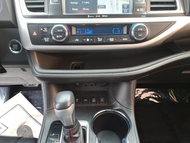 2019 Toyota Highlander SE