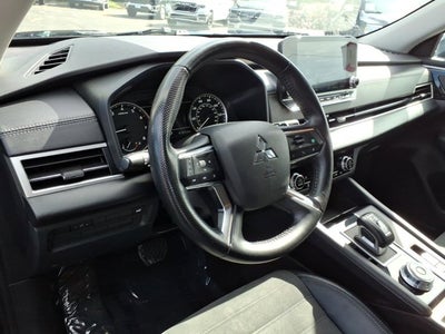 2024 Mitsubishi Outlander SE Black Edition w/Pano Roof