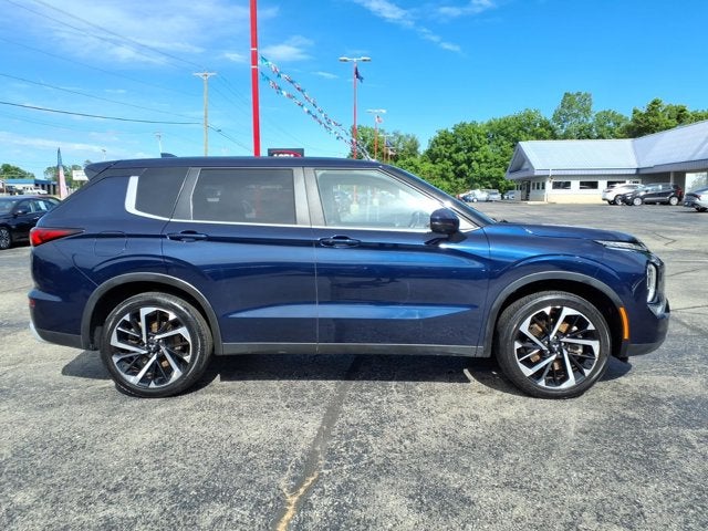 2024 Mitsubishi Outlander SE Black Edition w/Pano Roof