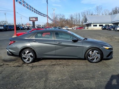 2025 Hyundai Elantra SEL Convenience